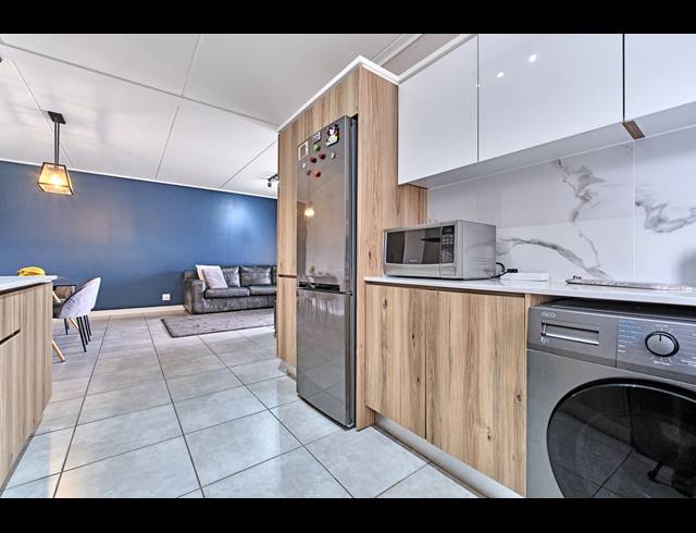 3 BEDROOM APARTMENT FOR SALE IN WATERFALL